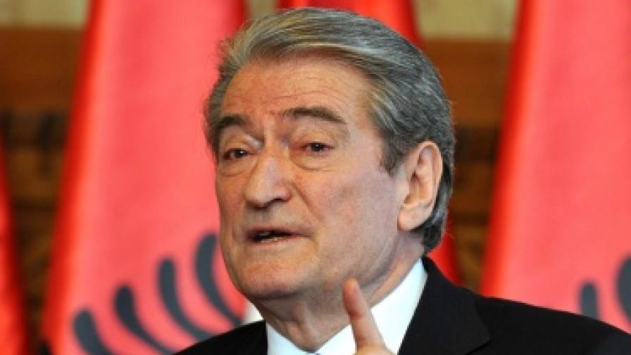 <p>Делото срещу бившия албанския премиер е отложено</p>