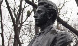 Паметникът на Васил Левски във Варна