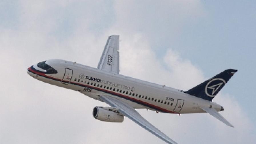 Откриха изчезналия в Индонезия руски самолет