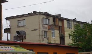 След земетресението от 22 май много сгради в Перник и околността пострадаха