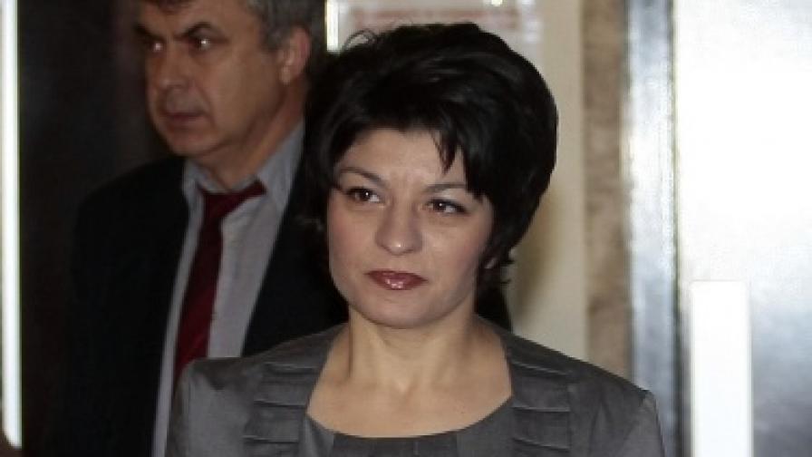 Министър Атанасова предлага втора здравна вноска за избор на екип