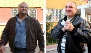 Ангел Христов (л) и Пламен Галев се хилят така някъде по света, след като успяха да избягат от България