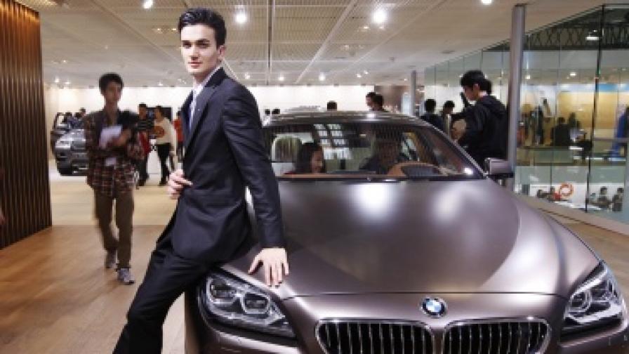 Едва ли някога повече победителят ще иска да се снима, подпрял се на някоя кола