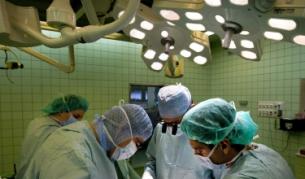 Извадиха тумор от дете, по-голям от самото него