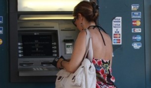 Лятото: Повече банкови разплащания, повече измами