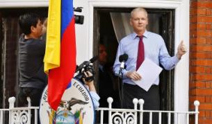 Асандж с първа публична поява от месеци