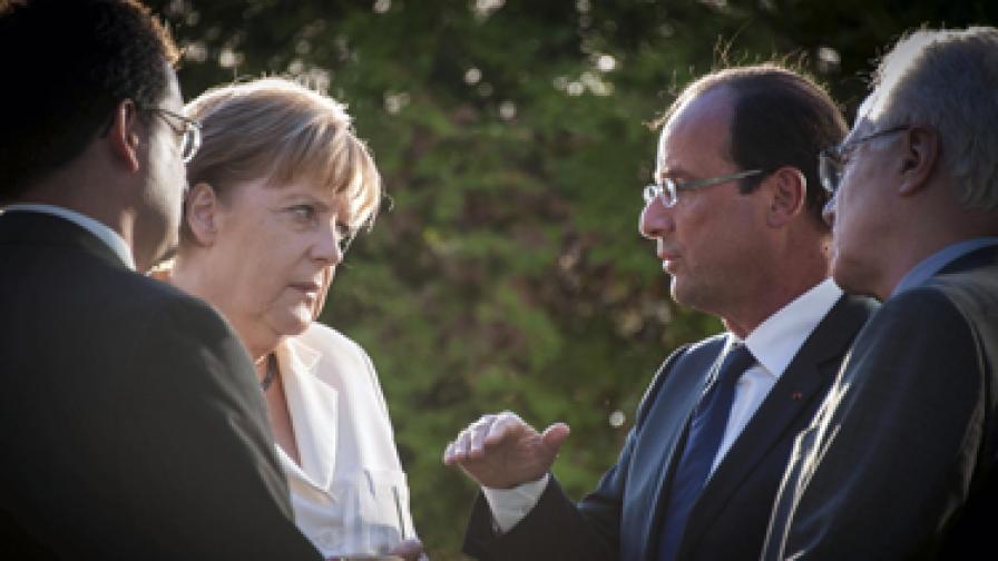Меркел и Оланд: Гърция да продължи с реформите