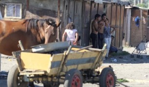 АФП: Възрастни роми в България учат - искрица надежда