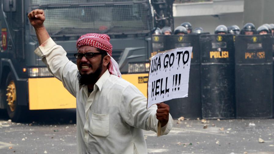 Протестите срещу антиислямския филм продължават и взимат жертви