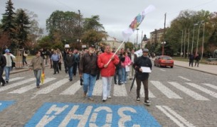 Няколкостотин души на протест срещу ограниченията за паркиране в центъра 