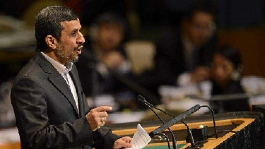 Ахмадинеджад щял да работи за мира в Сирия