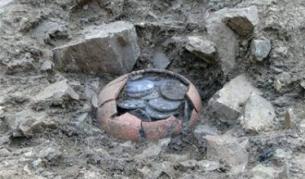 Гърнето със съкровището,намерено при с. Синеморец