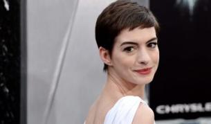 Ан Хатауей на премиерата на "Черният рицар: Възраждане" в Ню Йорк, 20 юли 2012 г.