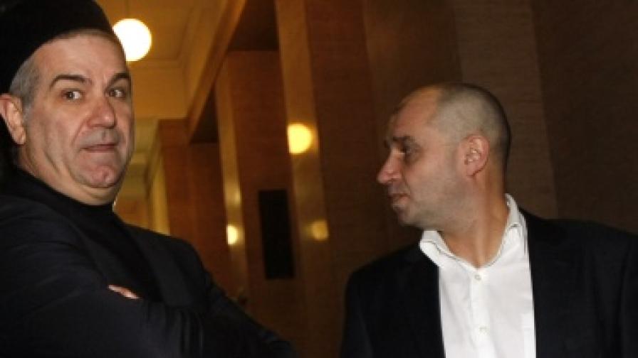 Двама от подсъдимите по делото - Орлин Аврамов (вляво) и Пламен Калайджиев (вдясно)