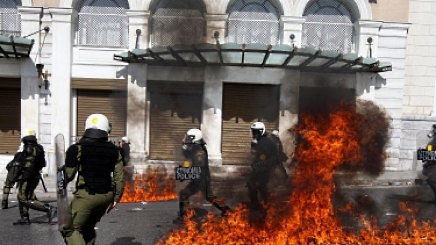 Гърция: Нова стачка, нови протести, нови сблъсъци
