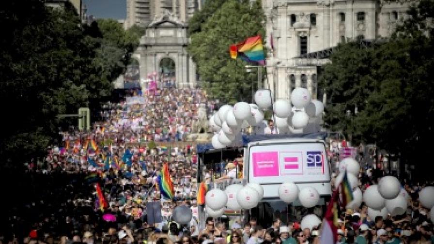 Крачки напред за хомосексуалните бракове в Испания и Франция
