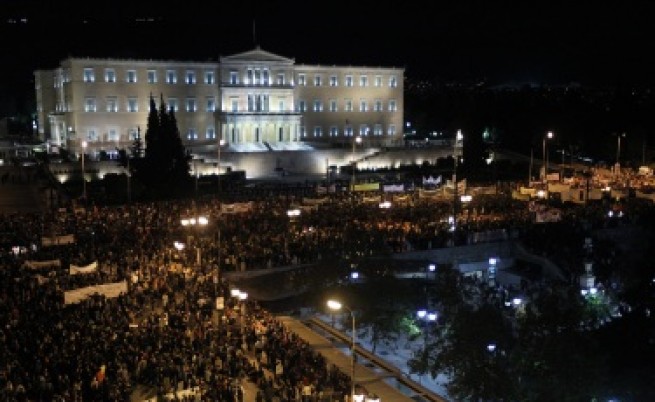 80 хиляди на протест пред гръцкия парламент