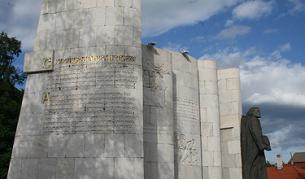 Паметникът на Паисий в Банско