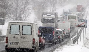 Първият сняг създаде проблеми по пътищата в много страни в Европа