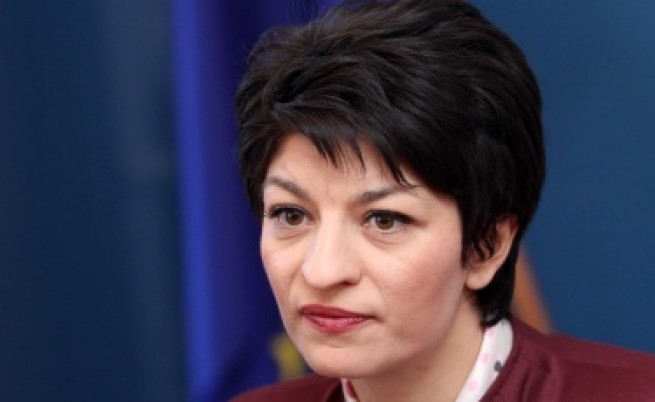 Атанасова: С Борисов няма да отстъпим за цигарите