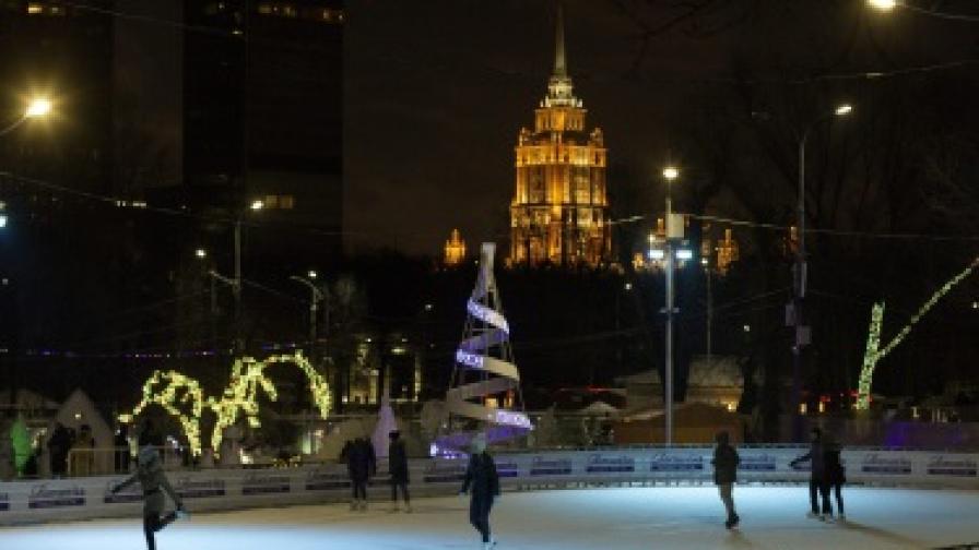 "Леден" дъжд в Москва, снежни бури и торнадо в САЩ
