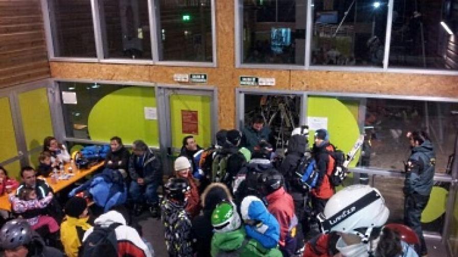 Спасителите евакуираха 1200 скиори от испански курорт