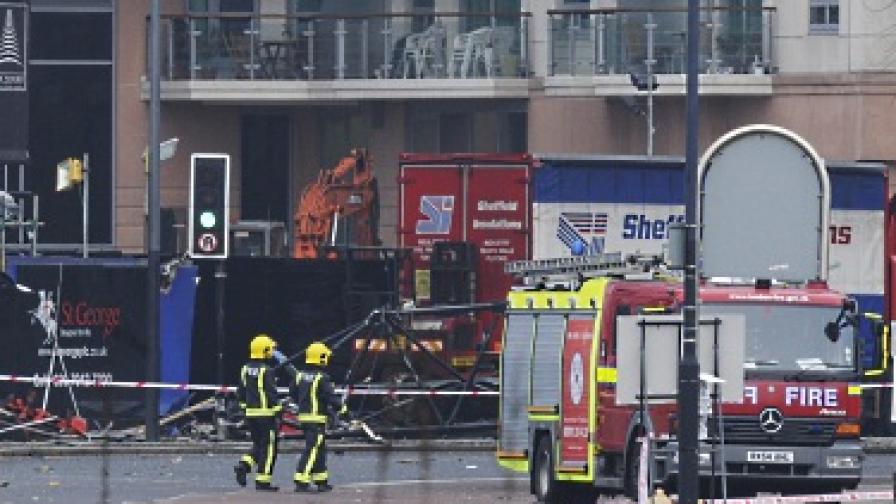 Хеликоптер се разби в Лондон