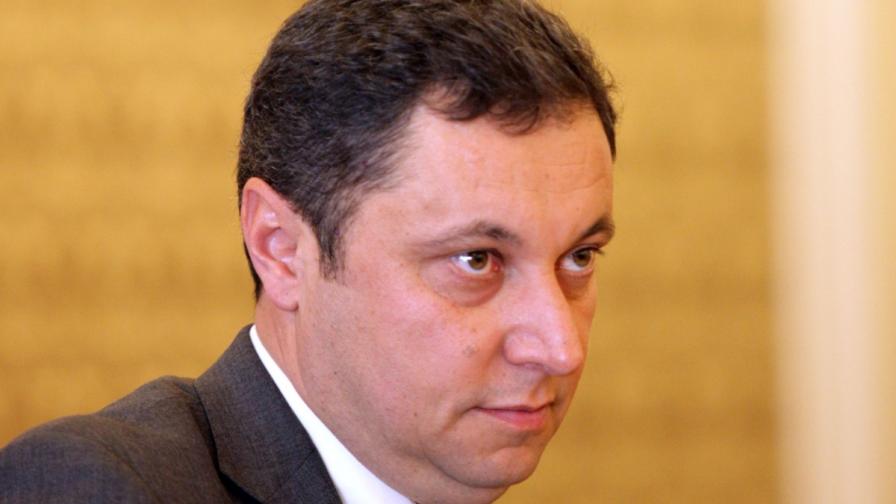 Яне Янев: Службите карат депутатите да напускат
