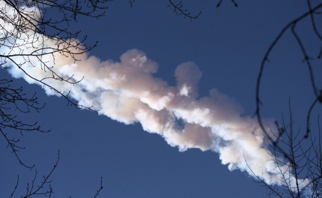 Метеорит падна до Челябинск в Русия, около 1000 души са ранени