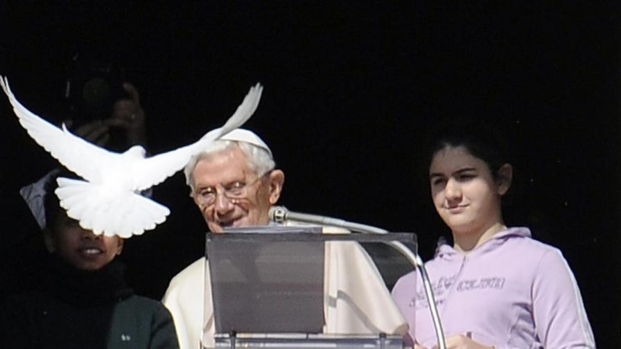 Пенсията на папа Бенедикт XVI ще бъде 2500 евро месечно