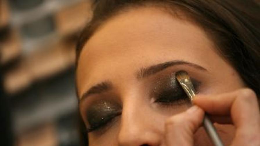 Жената вамп в духа на 30-те години ще бъде вашето вдъхновение за празничната нощ