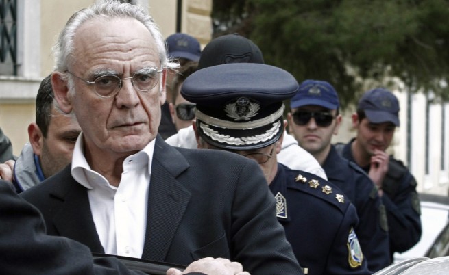 Бивш гръцки военен министър бе осъден за укриване на доходи