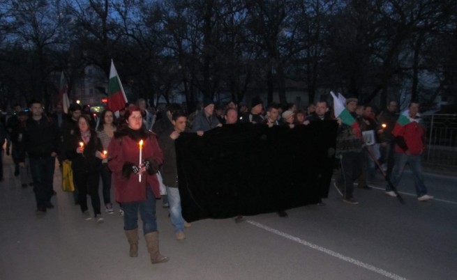 Протестните шествия почетоха паметта на Пламен