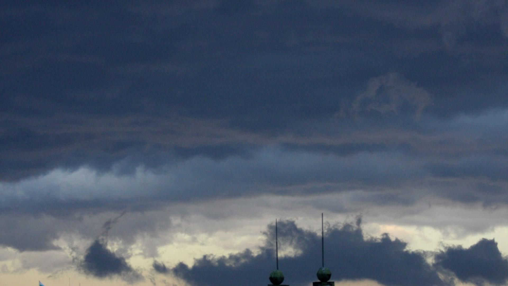 През нощта облачността ще е по често значителна съобщиха от Националния