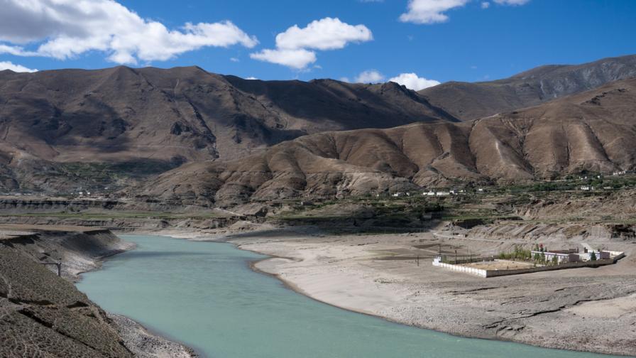 Не са открити оцелели сред затрупаните над 80 миньори в Тибет