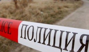 Мъж уби родителите си с брадва, нападна и друг човек