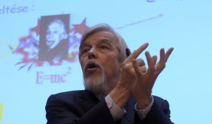 Главният директор на ЦЕРН Ролф Дитер Хойер