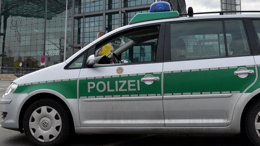 Германия: Мъж звъни на съседи и стреля по тях