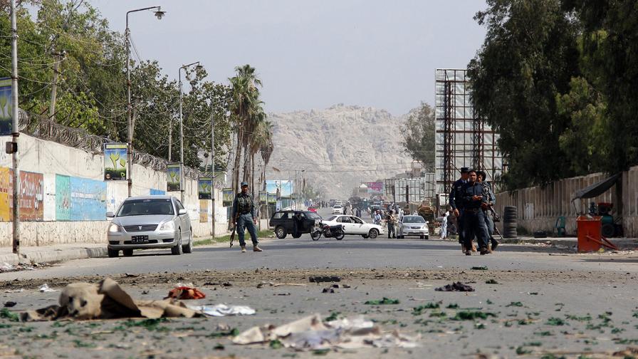 Самоубийствен атентат срещу военни на НАТО в Кабул