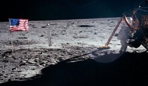 Откриха епруветки с лунен прах в лаборатория