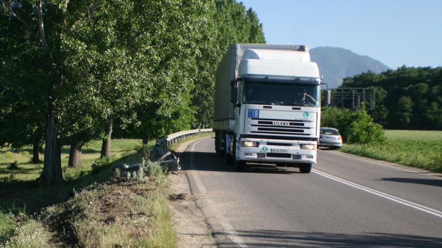 Ограничават движението на тежкотоварните автомобили за лятото