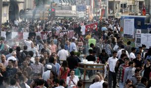 Протестиращи отново са изпълнили площад Таксим в Истанбул 