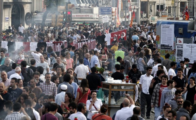 Протестиращи отново са изпълнили площад Таксим в Истанбул 