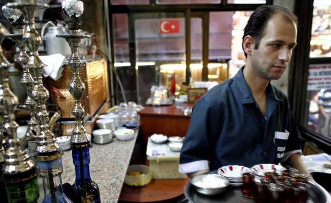 Турция: Гюл подписа закона за ограничаване на алкохола
