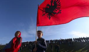 ЕУЛЕКС разследва 100 случая на военни престъпления в Косово  