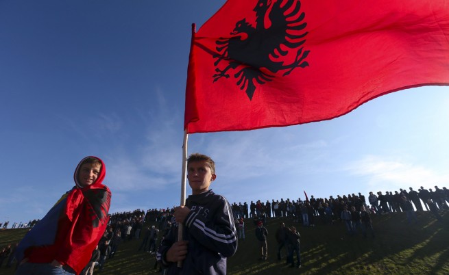 ЕУЛЕКС разследва 100 случая на военни престъпления в Косово  