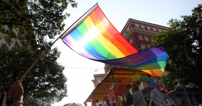 Бой и арестувани на София прайд парадът започна в