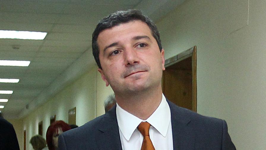 Министър Стойнев: Няма да се съобразявам с кръгове