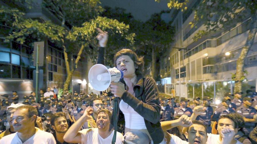 Дилма Русеф обеща референдум за политическа реформа в Бразилия