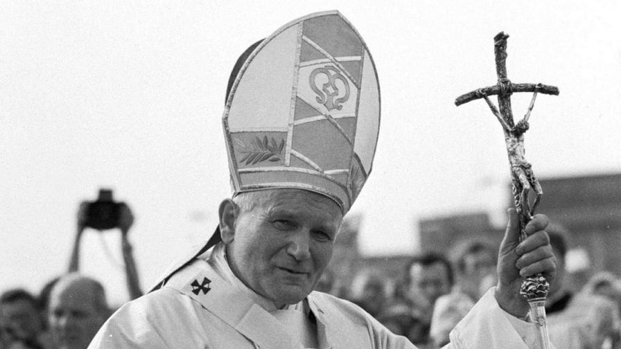 Двама арестувани за откраднатата кръв на папа Йоан Павел II